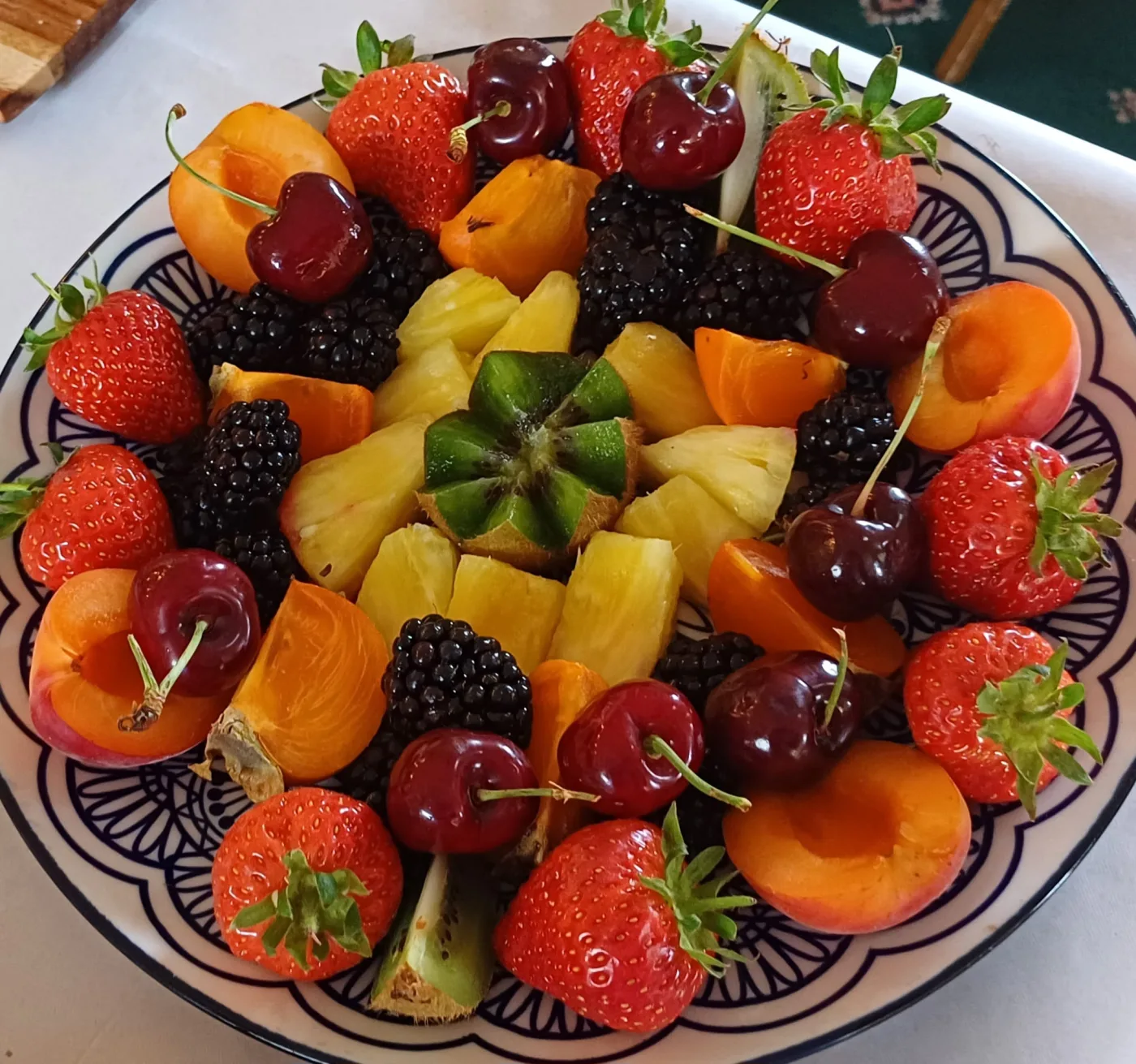 Seasonal fruit, cut to order